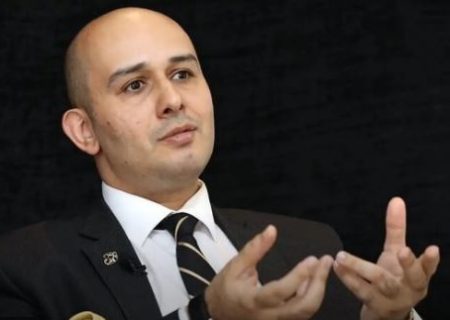 مگر کوروش كمپاني از چشم و آبروي مردم خوشش مي‌آمد كه آیفون ۴۰ميليون توماني را ۲۰ميليون مي‌داد؟