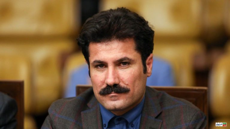برنامه و بودجه را با دلار ۲۰ هزار تومان در نظر می‌گیرند، در صورتی که دلار در کف خیابان دوبرابر این قیمت است!