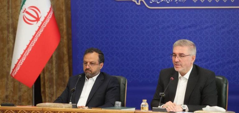 ادعای متناقض خاندوزی و منظور درباره موجودی خزانه / خزانه ۱۸ همتی تحویل پزشکیان می شود یا ۳۰ همتی؟