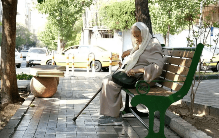 مثنوی هفتادمن کاغذ متناسب سازی حقوق بازنشستگان / مشکلاتِ آن سه میلیون تومانی که واریز کردند!