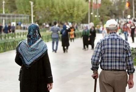 بازنشستگان در منگنه مشکلات اقتصادی / دولت هیچ دیواری کوتاه تر از دیوار کارگران و بازنشستگان گیر نیاورد!