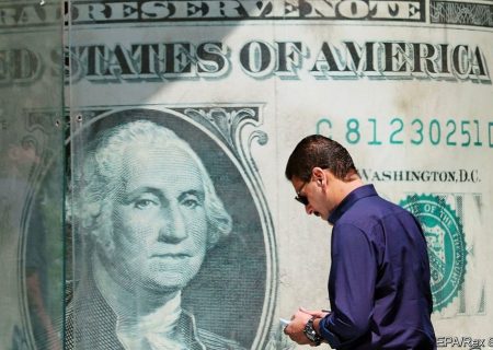 بازار ارز نیمه‌تعطیل شد / دلالان و صرافان دست از معامله کشیدند