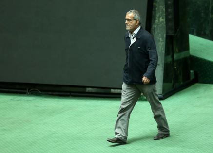 كابينه پزشکیان زیر ذره بین رفت / اصولگرایان قدر از خودگذشتگي پزشكيان را می دانند؟