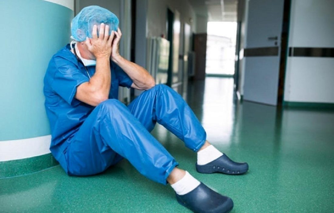 تبعیض و بردگی در ساختار سلامت / بی تفاوتی مسئولان به خودکشی کادر درمان