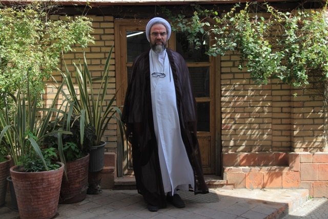 دولت سایه با چوب لای چرخ دولت جدید گذاشتن، آبروی خود را می برد / انتقادات غرض‌ورزانه مخالفت با ولی فقیه است