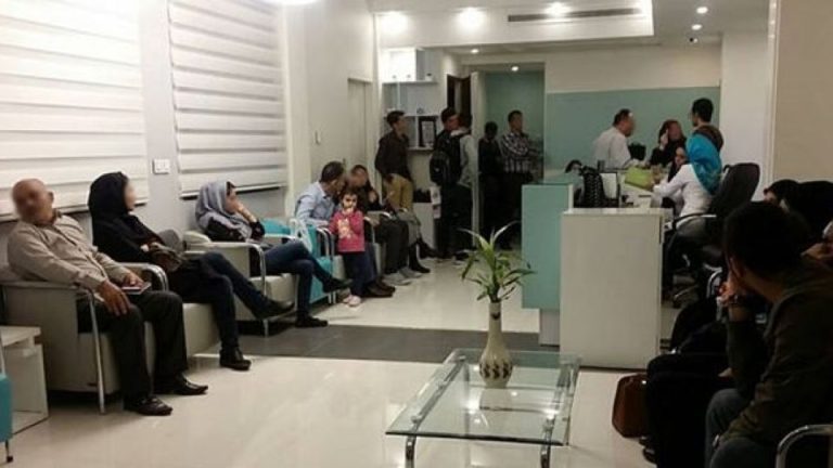کاسبان سلامت / از پزشکان زیرمیزی بگیر تا دریافت اجباری ویزیت نقدی