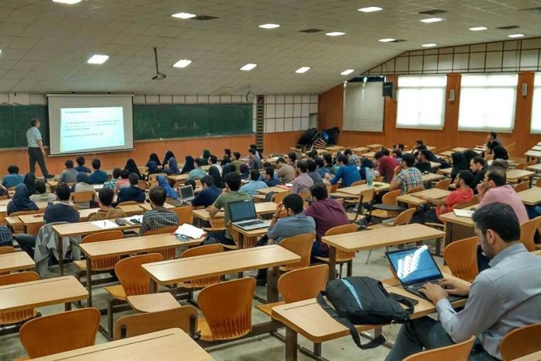 کلاه شرعی دانشگاه‌ها بر سر پرونده استادان اخراجی / پای نهادهای خاص در ممانعت از بازگشت اساتید درمیان است
