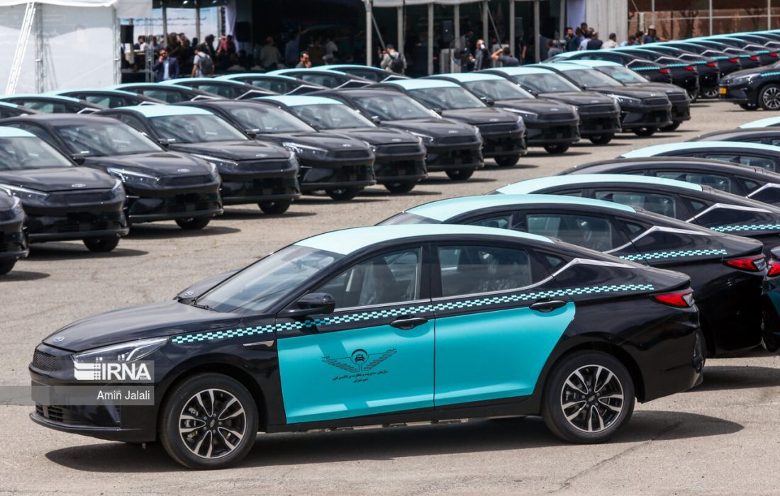 سرگردانی رانندگان تاکسی برقی بین شهرداری و دولت / چمران: موضوع تاکسی های برقی به شورای شهر ربطی ندارد