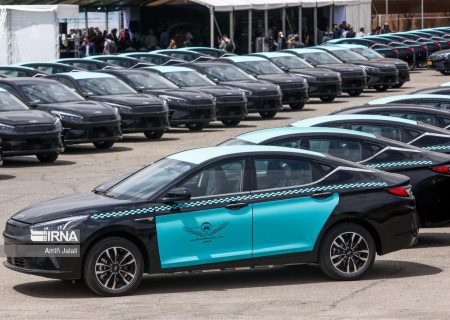 زاکانی دست رانندگان تاکسی برقی را در پوست گردو گذاشت! / گوش شهرداری به تجمات رانندگان تاکسی برقی بدهکار نیست