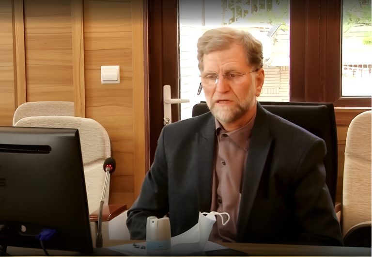 آن‌ها که می‌خواهند دولت را زمین بزنند، اصرار می‌کنند که حالا وقت افزایش قیمت بنزین است