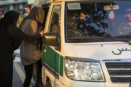 حجاب مطالبه حکومت است یا مردم؟ / خشونت رسمی علیه زنان توسط گشت ارشاد