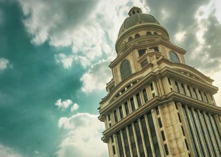 بعد از رسوایی عشقی نوبت به رئیس کل بیمه مرکزی رسید! / افزایش غیرقانونی حقوق کارکنان بیمه مرکزی با دخل و تصرف در اموال عمومی