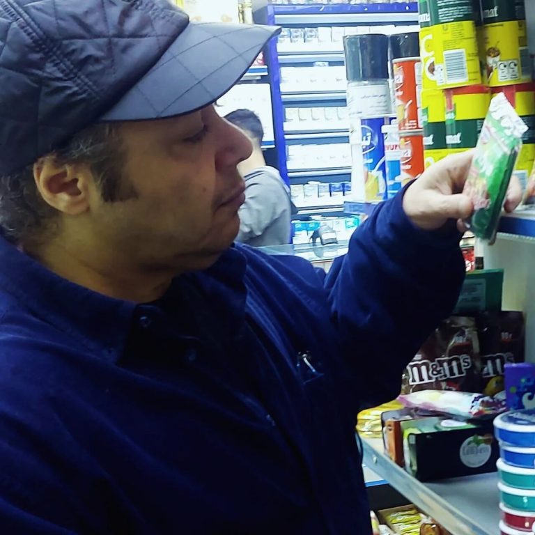 شاید بروم اسنپ کار کنم! / می گویند: ریش ات کامل نیست! من ِ مستاجر و گرفتار مالی را از کار محروم کردند