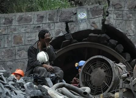 استعفای چند صد نفری کارگران معدن طبس / یک کارگر ناجی: هیچکس از ما نه تقدیر کرد نه اسممان را آورد!