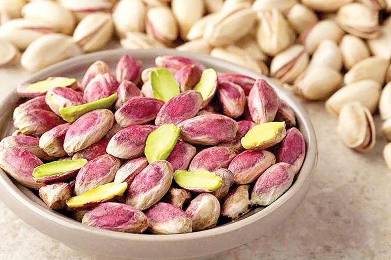 بازار پسته دست رانت‌خوارها افتاد / دردسر خودروسازان برای صادرکنندگان پسته