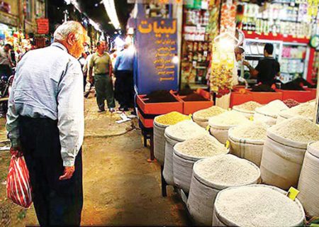 دیگر همه چیز برای یک خانواده ایرانیِ حقوق‌بگیر گران است! /  «نان» یک‌دهمِ حقوقِ بازنشستگان را می‌بلعد!