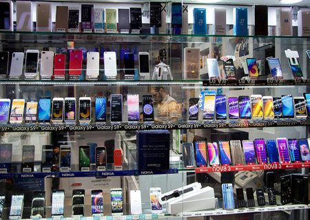 بازار موبایل زیر ضرب اسکناس آمریکایی