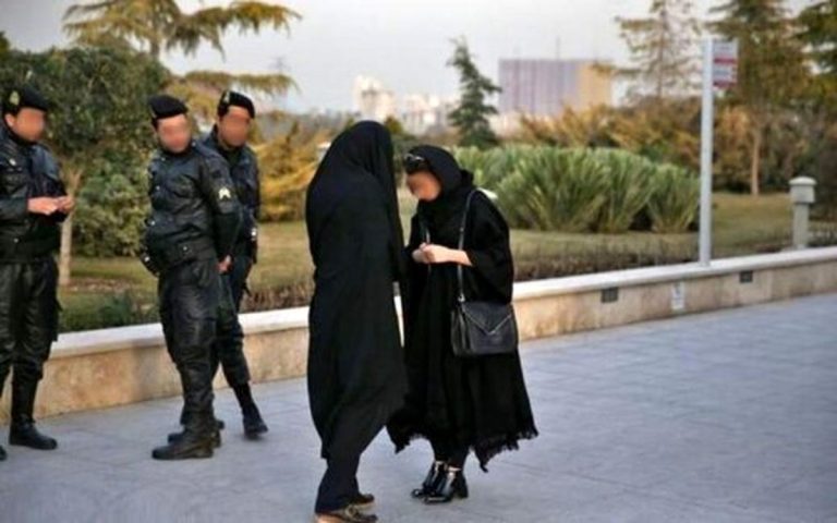 مسئله حجاب نباید سیاسی شود