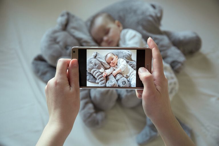 کودک بلاگری؛ نقض حقوق کودکان به قیمت کاسبی والدین؟
