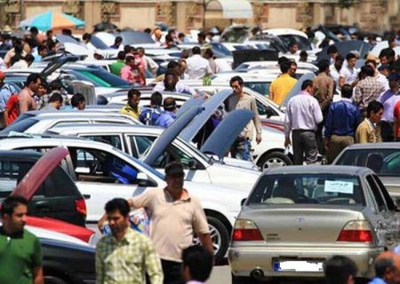 پیش بینی بازار خودرو برای کارشناسان خبره هم سخت شد! / کارشناس بازار خودرو: از بنزین تا دلار و جنگ همه در ابهام است و کسی نمی‌داند چه کند؟