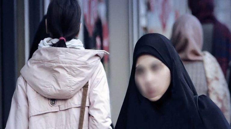 آقایان! بدحجابی هم خریدنی شد؟