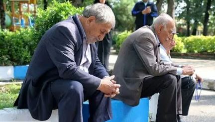 «متناسب‌سازی» که آن همه در بوق و کرنا کردند، حتی به گردپای تورمِ پاییز هم نمی رسد! / فرج‌اللهی: مسئولان، بازنشستگان را نان خور و سربار می دانند!