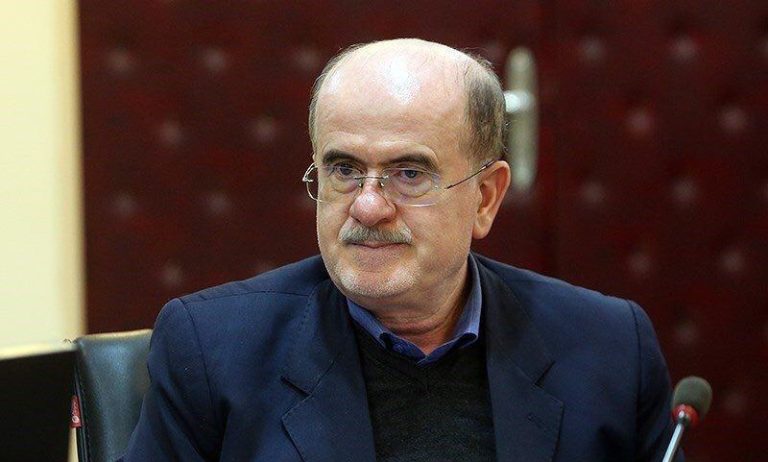 دولت برای افزایش قیمت بنزین آزاد است / مجلس باید در مسیر دولت حرکت کند نه اینکه برای دولت تعیین تکلیف کند