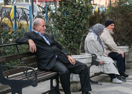 بهبود معیشت بازنشستگان در گرو اعتباری به بزرگی ۱۸۵۰۰۰۰۰۰۰۰۰۰۰۰ تومان! / بازنشستگان تامین اجتماعی از وعده وعید دولت ها خسته اند