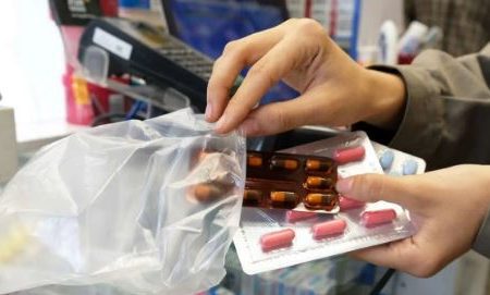 فاجعه گرانی دارو / مردم دیگر توان خرید دارو هم ندارند / داروخانه ها از تامین اجتماعی طلبکارند، تامین اجتماعی از دولت!