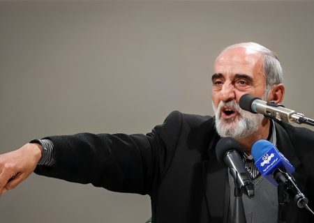 شریعتمداری بی خیال ِ بستن تنگه هرمز نمی شود!