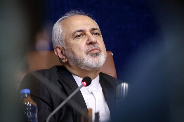 مجلس کلی کار دارد اما به خاطر اینکه حوصله‌شان سر نرود به من حمله می کنند!
