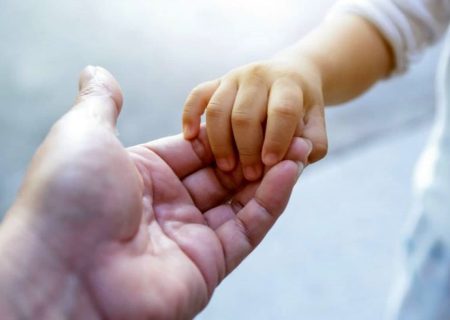 آمار دردناک از فسخ فرزندخواندگی در کشور / سازمان بهزیستی نظارت دقیق بر روند واگذاری‌ها ندارد؟