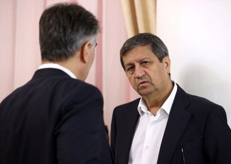 تناقض بزرگ در طیف رادیکال! / گوش تندرو‌ها و مخالفان دولت، حتی بدهکار حرف‌های رهبر هم نیست! / تا دیروز رئیس بانک مرکزی مقصر بود و حالا وزیر اقتصاد!