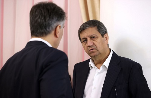 تناقض بزرگ در طیف رادیکال! / گوش تندرو‌ها و مخالفان دولت، حتی بدهکار حرف‌های رهبر هم نیست! / تا دیروز رئیس بانک مرکزی مقصر بود و حالا وزیر اقتصاد!