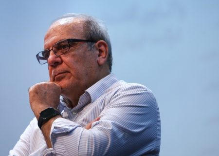 وضع اقتصادی که بد می شود فیل کسری بودجه دولت یاد هندوستان می‌کند که چرا بنزین را ارزان می‌دهند! / دولت رییسی جرات نکرد که حتی نزدیک به مساله بنزین شود