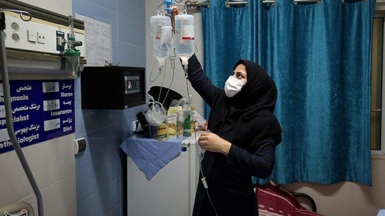 مهاجرت، ماشین‏‌خوابی و زندگی‌‏ اشتراکی؛ ثمره حقوق ۱۴ تا ۱۵ میلیونی پرستاران