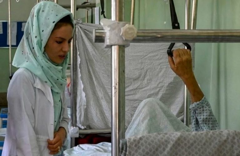 پرستاران افغان در بیمارستان‌های تهران چه می کنند؟!