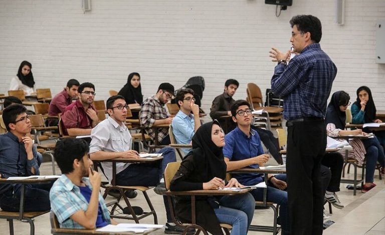 بازگشت اساتید به دانشگاه‌ها کامل انجام نشده است / دانشگاه‌های ما عملاً معطل مانده‌اند / حجاب‌بانان هنوز در برخی از دانشگاهها حضور دارند