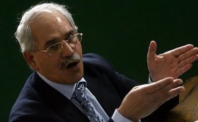 مردم در تولید سرمایه‌گذاری نمی‌کنند چون سود در بازار طلا و ارز ۷۰ تا ۱۰۰ درصد است آن هم بدون مالیات!