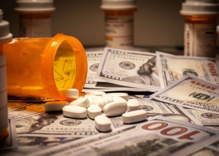 برزخ دارو به جهنم تبدیل می شود / مرگ تدریجی بازنشستگان و کارگران با افزایش ۶ برابری قیمتِ ارز دارو