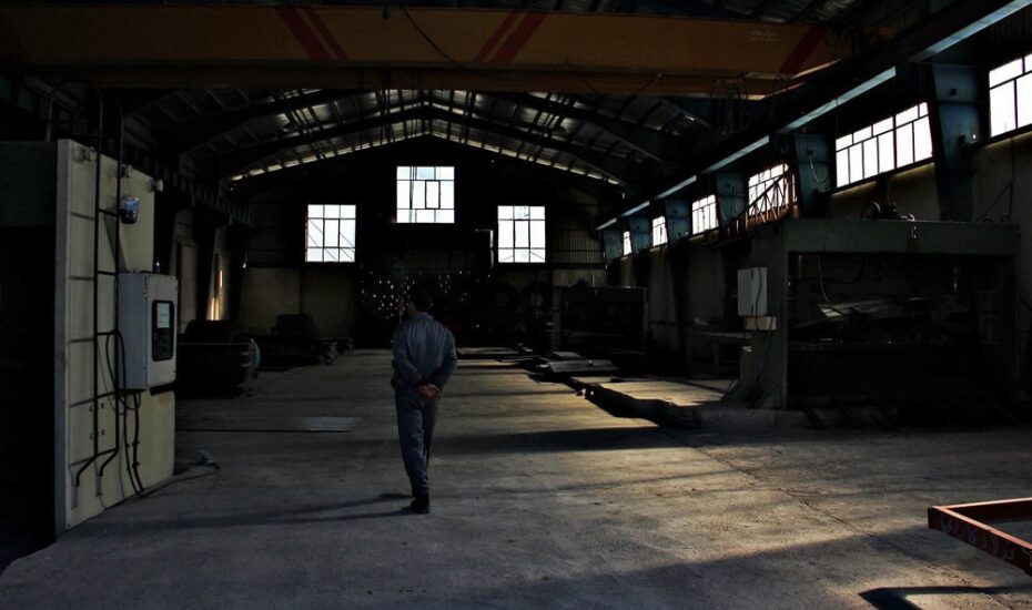 بحران خاموش در تولید؛ خروج گسترده جوانان از صنعت