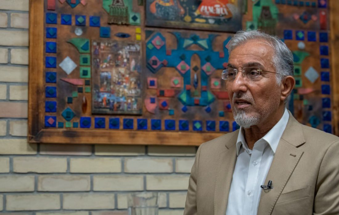 نفوذ نهادهای انحصاری در بالابردن قیمت دلار / راغفر: نه دولت، نه مجلس، نه دستگاه قضا امکان مقابله با مافیا را ندارند