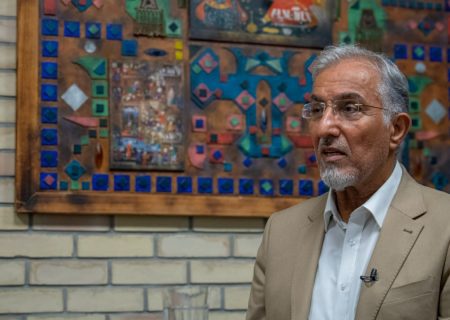 نفوذ نهادهای انحصاری در بالابردن قیمت دلار / راغفر: نه دولت، نه مجلس، نه دستگاه قضا امکان مقابله با مافیا را ندارند