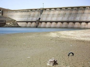 آژیر هشدار برای سدهای ایران به صدا درآمد / وزیر نیرو: منابع مالی برای حل بحران آب نداریم / بودجه وزارتخانه کجا خرج می‌شود؟