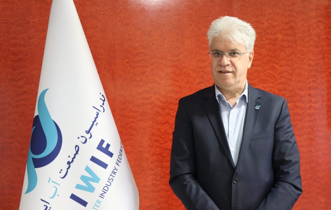 علیه بانک مرکزی صحبت کردم، به من گفتند: زبان درازی کردی، پدرت را در می آوریم! + ویدئو