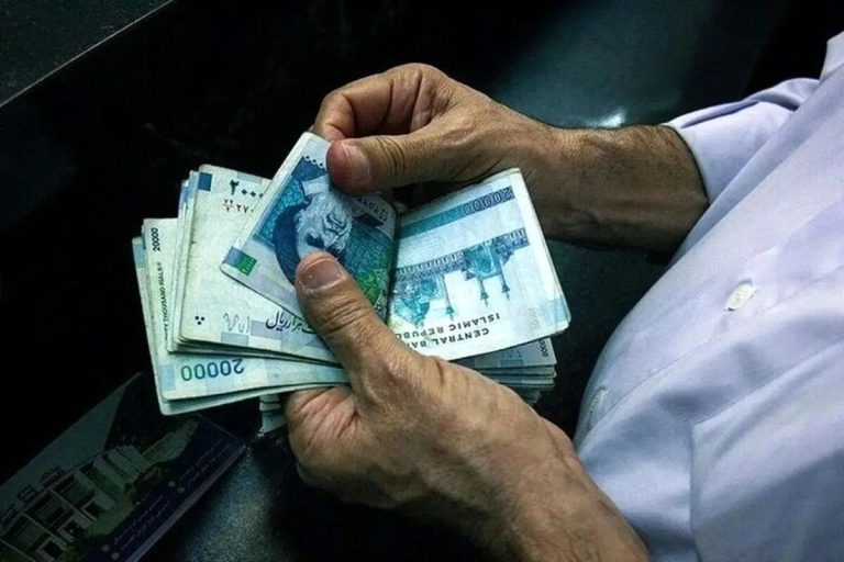 بمب ساعتی در سازمان تأمین اجتماعی / کمر بازنشستگان زیر بار تورم و وعده‌ها خم شد