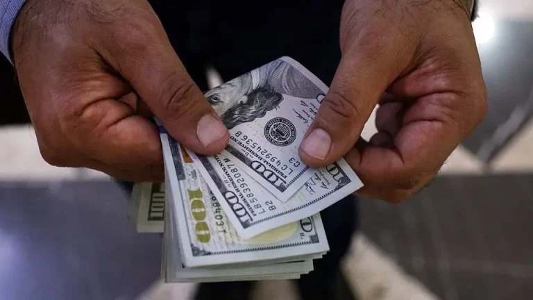 سرنوشت قیمت دلار در سایه مذاکرات / بانک مرکزی از کاهش قیمت دلار ضرر می کند