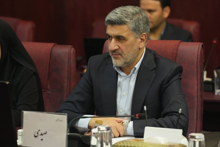 سکوت صیدی در دل سقوط بورس / سرمایه های مردم در بورس می سوزد، آقای رئیس وعده سر خرمن می دهد!