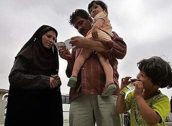 اخراج کودک ایرانی به‌جای افغانستانی؛ «پدر را اخراج کردند فرزندش ایران ماند» / حیدری: افغانستانی‌های پولدار در ایران، پول‌های خودشان را به کشورهای اروپایی می‌فرستادند