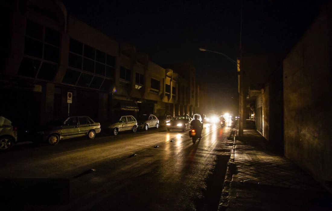 بی‌برقی و بی‌آبی دمار از روزگار مردم درآورد / شرایط آخرالزمانی خاموشی‌ها در برخی از استان های کشور